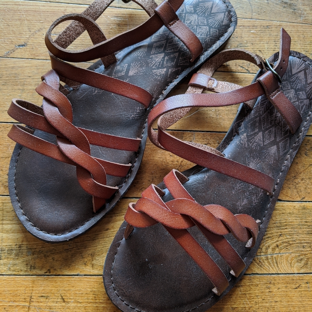 Time and Tru Brown Greek Strap Sandals Sz 8